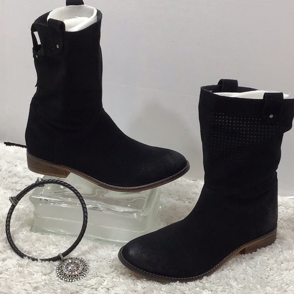 Rebels Trina black suede mid boots NWOT